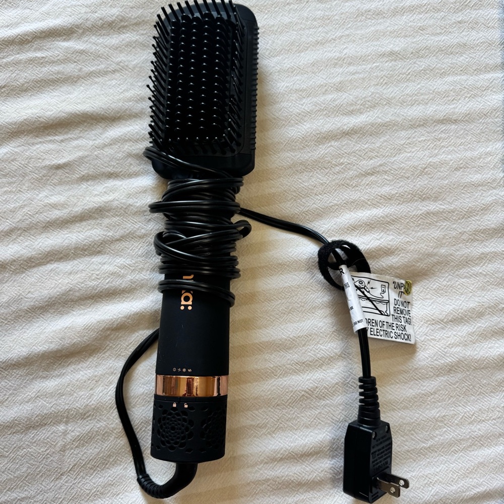 Amika Black and Gold 2-in-1 Blow Dryer Brush